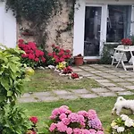 La Buganvilla En Udias منزل للإقامة *