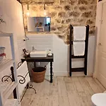 La Buganvilla En Udias كوميلاس