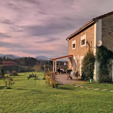 La Buganvilla En Udias Проживание в семье Комильяс