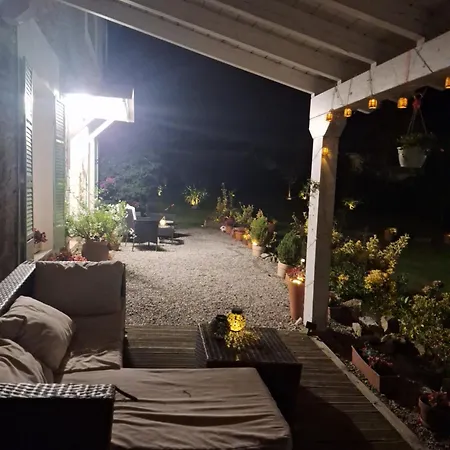منزل للإقامة La Buganvilla En Udias