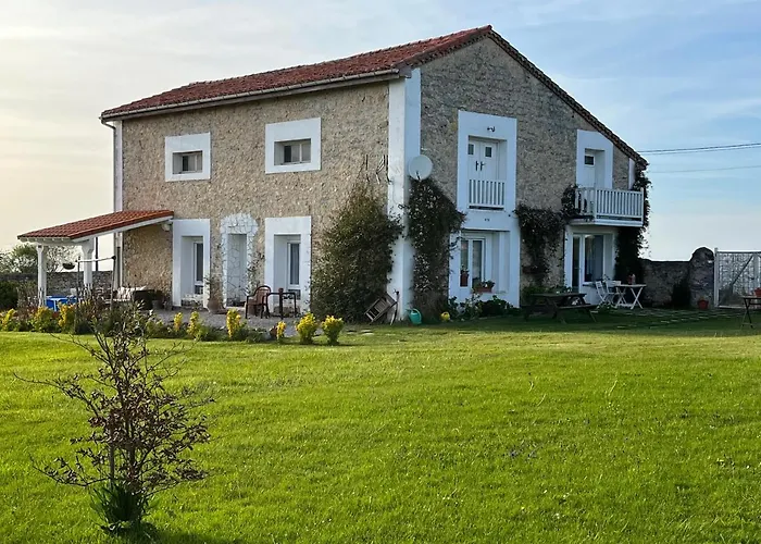 Pansiyon La Buganvilla En Udias *