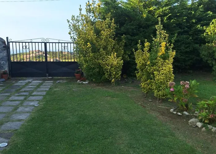 Pansiyon La Buganvilla En Udias *