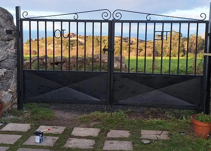 La Buganvilla En Udías *