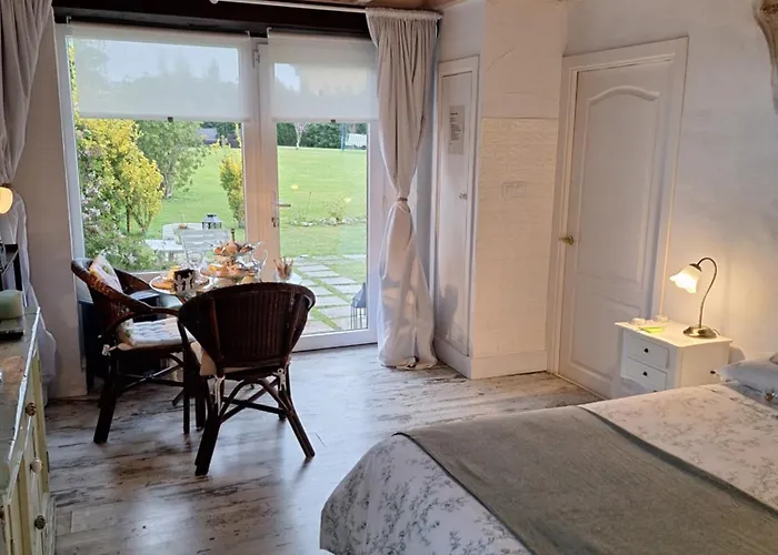 La Buganvilla En Udias 柯米拉斯