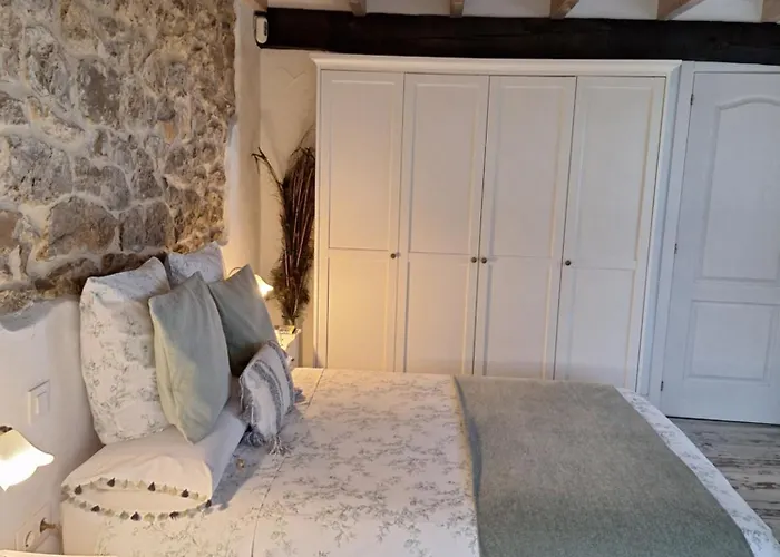 La Buganvilla En Udias 柯米拉斯